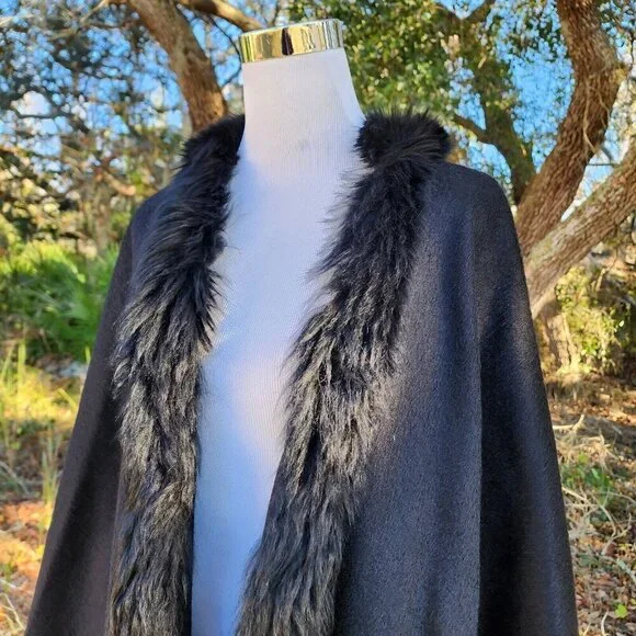Tom Gutie Baby Alpaca Cape Fur Stunning Luxury Cape Sweater Black‎ Hand Finished